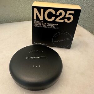 MAC Studio Fix Powder Plus Foundation - Classic Black